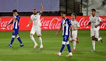 1-0. Karim Benzema celebró el  primer gol que marcó de penalti. 