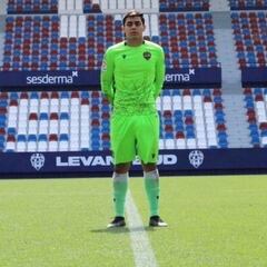 Es noruego-chileno, juega en España y sueña con llegar a la Roja