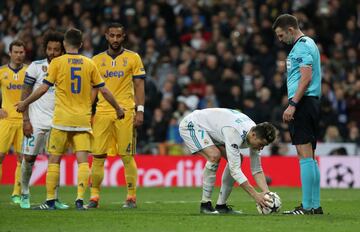 Cristiano Ronaldo puts the ball down before scoring their first goal from a penalty. (3-1)