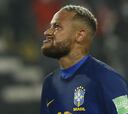 La hostil noche de Neymar partió temprano: gestos, peleas y reacción del público