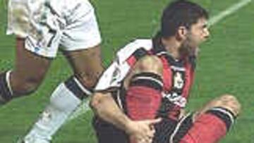 MUY DURO. Tristán se fue a la banda para perder tiempo y Vagner impuso su ley con una patada innecesaria.