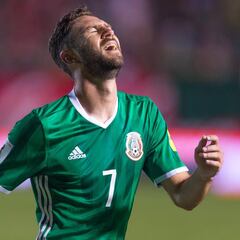 Sevilla usa bandera ‘errónea’ en la bienvenida a Miguel Layún