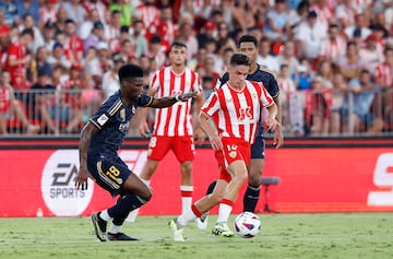 Aurelien Tchouameni y Sergio Arribas en una acción del partido.