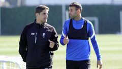 Robert Moreno y V&iacute;ctor D&iacute;az durante un entrenamiento.