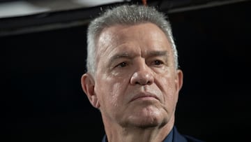 MEX8759. TORREÓN (MÉXICO), 12/11/2025.- El entrenador de México Javier Aguirre reacciona este sábado, durante un partido amistoso entre Uruguay y México en el estadio Corona en Torreón (México). EFE/ Antonio Ojeda