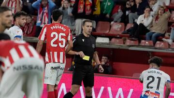 02.02.2024 2ª DIVISION
ESTADIO EL MOLINON SPORTING-ESPAÑOL EL ARBITRO MUESTRA AMARILLA A PASCANU EN EL MINUTO 85 EN PARTIDO DE PRIMERA VUELTA