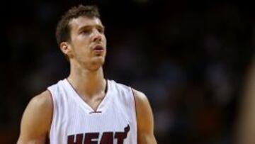 Goran Dragic salva a los Heat desde los tiros libres