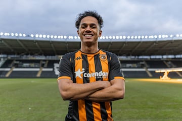 Una de las grandes promesas portuguesas. Fich¨® por el Liverpool en verano de 2022 por ¨²nicamente 5 millones de euros procedente del Fulham, en ese momento en Championship. No tuvo muchos minutos, y este verano ha salido al Leipzig, pr¨®ximo rival del Madrid en Champions. Tampoco ha tenido peso en el equipo, y el club alem¨¢n decidi¨® devolverlo. Pese a tener ofertas de equipos Premier, Fabio Carvalho ha decidido volver a la categor¨ªa en la que despunt¨®. Se ha incorporado a las filas del Hull City, en Championship.