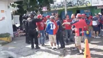 La celebraci&oacute;n de la gran final salvadore&ntilde;a ha comenzado de mala manera su jornada debido a reportes de ataques de aficionados de Alianza a los de FAS.