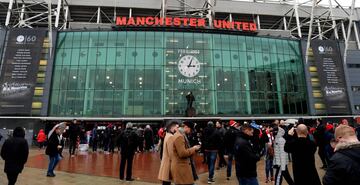 Se cumplen 60 años de la tragedia aérea que acabó con la vida de 23 personas, ocho de ellos futbolistas del equipo inglés al que llamaban 'Busby Babes'. El Manchester United realizó un bonito memorial en el partido de la Premier frente a Huddersfield Town