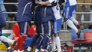 <b>TRES EN RAYA. </b>Los jugadores celebran el gol de Boutahar al Depor.