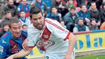 <b>SUMA Y SIGUE. </b>Coke, en un partido ante el Huesca.