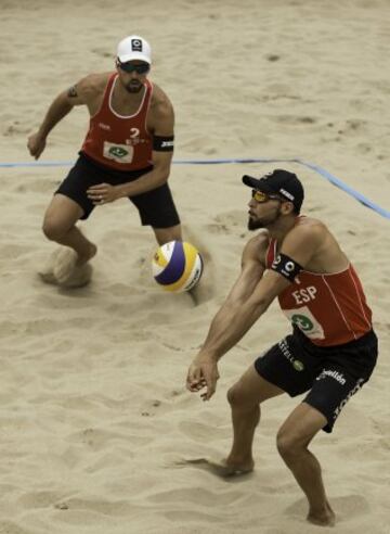 Adrian Gavira y Pablo Herrera en el partido Brasil-España.