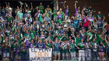 La afición del Unicaja celebra el título de la Supercopa Endesa 2024.