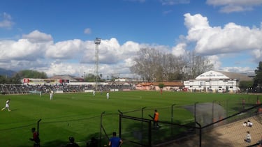 Está situado en la ciudad chilena de Santa Cruz. Abrió sus puertas en 1920. Es propiedad de la Ilustre Municipalidad de Santa Cruz y es la casa del Club de Deportes Santa Cruz. 