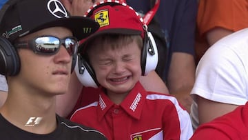 Raikkonen conoce al niño que lloró por su abandono