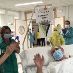 Emocionante: periodista salió de la UCI entre aplausos