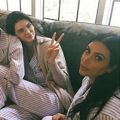 Las Kardashian se pasan con el Photoshop y se les cuela hasta un dedo de más
