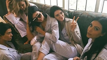 Las Kardashian se pasan con el Photoshop y se les cuela hasta un dedo de m¨¢s