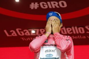 Gianluca Brambilla celebra la victoria de etapa y el nuevo liderato del Giro. 