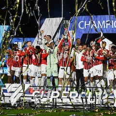 ¡Locura y Supercopazo del Milan!