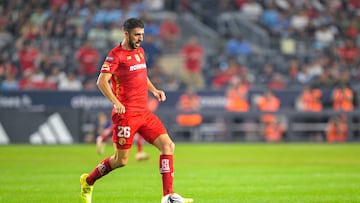 Aug 5, 2025; Bronx, NY, USA; Toluca FC forward Paulinho (26) runs with the ball during the second half against New York City FC at Yankee Stadium. Mandatory Credit: Mark Smith-Imagn Images