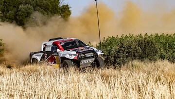 Al Attiyah pilota el Hilux durante la Baja Aragón 2022.