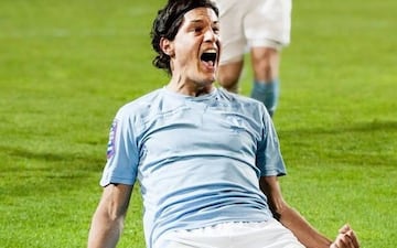 En el 2011, como jugador del Malmö, sumó 11 minutos en la fase previa ante Dínamo Zagreb.