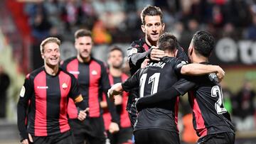 El Reus se da un fest¨ªn a costa de un Lorca sin alma