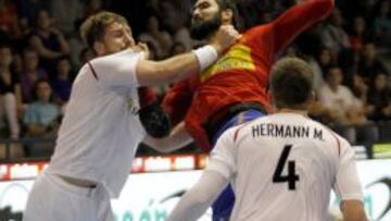 Maqueda pelea con la defensa de Austria.