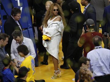 Beyonce y Jay-Z no faltaron al Warriors-Pelicnas.