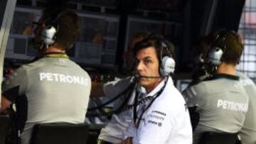 Toto Wolff explica los pros y contras de dar motores a Red Bull.