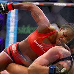 Claressa Shields debuta a los grande en MMA: vence por TKO