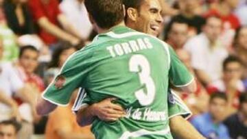 <b>CAMPEÓN.</b> El Interviú Fadesa ganó a ElPozo y obtuvo su segunda victoria, requisito necesario para adjudicarse la serie y conquistar el título de la Liga Nacional de Fútbol Sala que arrebata al conjunto murciano, dominador en las últimas ediciones y hasta ahora vigente campeón.