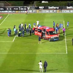 Escenas de pánico en Portugal: entra una ambulancia al césped, Pepe llorando...
