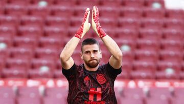 Soccer Football - International Friendly - Spain v Portugal - Wanda Metropolitano, Madrid, Spain - June 4, 2021 Spain's Unai Simon during the warm up before the match REUTERS/Sergio Perez