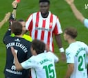 Pita el árbitro el final y acaba en gol: lo que ocurre en el Sporting - Racing será difícil de olvidar
