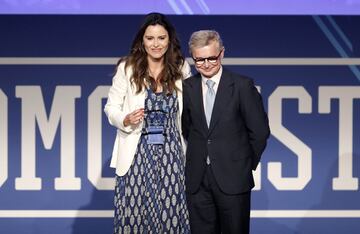 Premio deporte femenino a Universo Mujer.
Susana Pérez Amor, Subdirectora General del CSD y responsable del programa Universo Mujer desde su creación, y Alberto Fernández, Director General de Endesa.