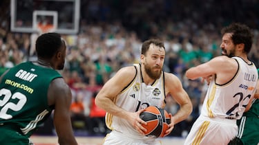 Sergio Rodriguez (C) runs with the ball during the final Men's Euroleague Final Four basketball match between Real Madrid and Panathinaikos in Berlin, Germany on May 26, 2024.