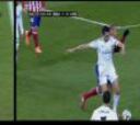 Madrid y Atlético pidieron dos penaltis sobre Arbeloa y Costa