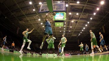 Tavares machaca ante el Betis.