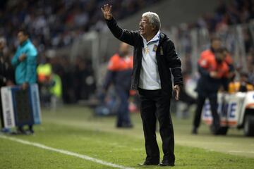 Ricardo Ferretti, Subcampeón del Clausura y Campeón del Apertura de este mismo año. Además se convierte en el técnico más ganador en torneos cortos y a uno de Ignacio Trelles, como el máximo ganador de la historia.
