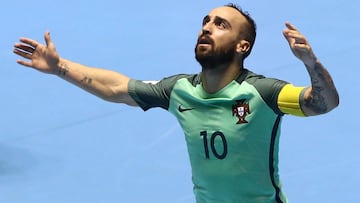 Ricardinho celebra un gol ante la selección de Azerbaiyán durante el partido entre ambos combinados en el Campeoanoto del Mundo de Fútbol Sala de Colombia 2016.