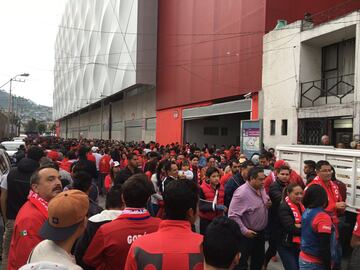 Así se vivió el encuentro entre los Diablos Rojos y los colchoneros en el Estadio Nemesio Diez con motivo al centenario de los escarlatas.