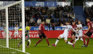 No había marcado todavía esta temporada, y ante el Mirandés lo hizo por partida doble, para darle el triunfo a los suyos. Y lo hizo saliendo desde el banquillo, con dos tantos en los últimos diez minutos. Fundamental.