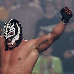 'Rey Mysterio' muestra su rostro sin máscara por amor