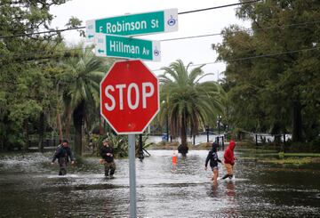 El huracán Ian llegó al oeste de Florida con vientos de más de 240 km/h, provocando inundaciones catastróficas en varias localidades, también ha dejado inundaciones  y graves destrozos en el centro de la península. La tormenta provocó una marejada ciclónica  que inundó grandes áreas del suroeste de Florida, las áreas cercanas a la costa han quedado arrasadas.