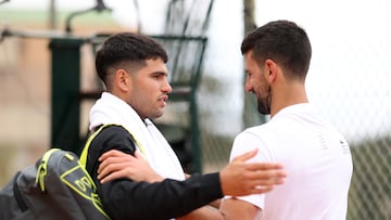 MONTE-CARLO, MONACO - APRIL 06: Carlos Alcaraz of Spain speaks with Novak Djokovic of Serbia on the practice courts during day one of the Rolex Monte-Carlo Masters at Monte-Carlo Country Club on April 06, 2025 in Monte-Carlo, Monaco. (Photo by Clive Brunskill/Getty Images)