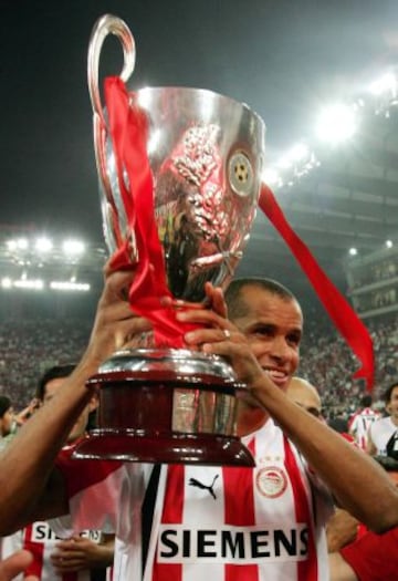 Campeón con el Olympiacos.