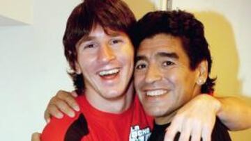<b>EL ABRAZO. </b>Messi siempre mostró mucho respeto por Maradona.